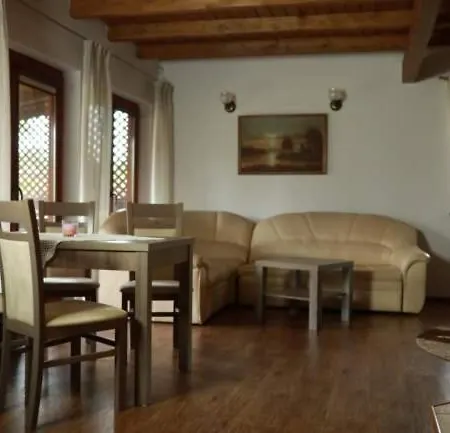 بيت للعطل Julia *